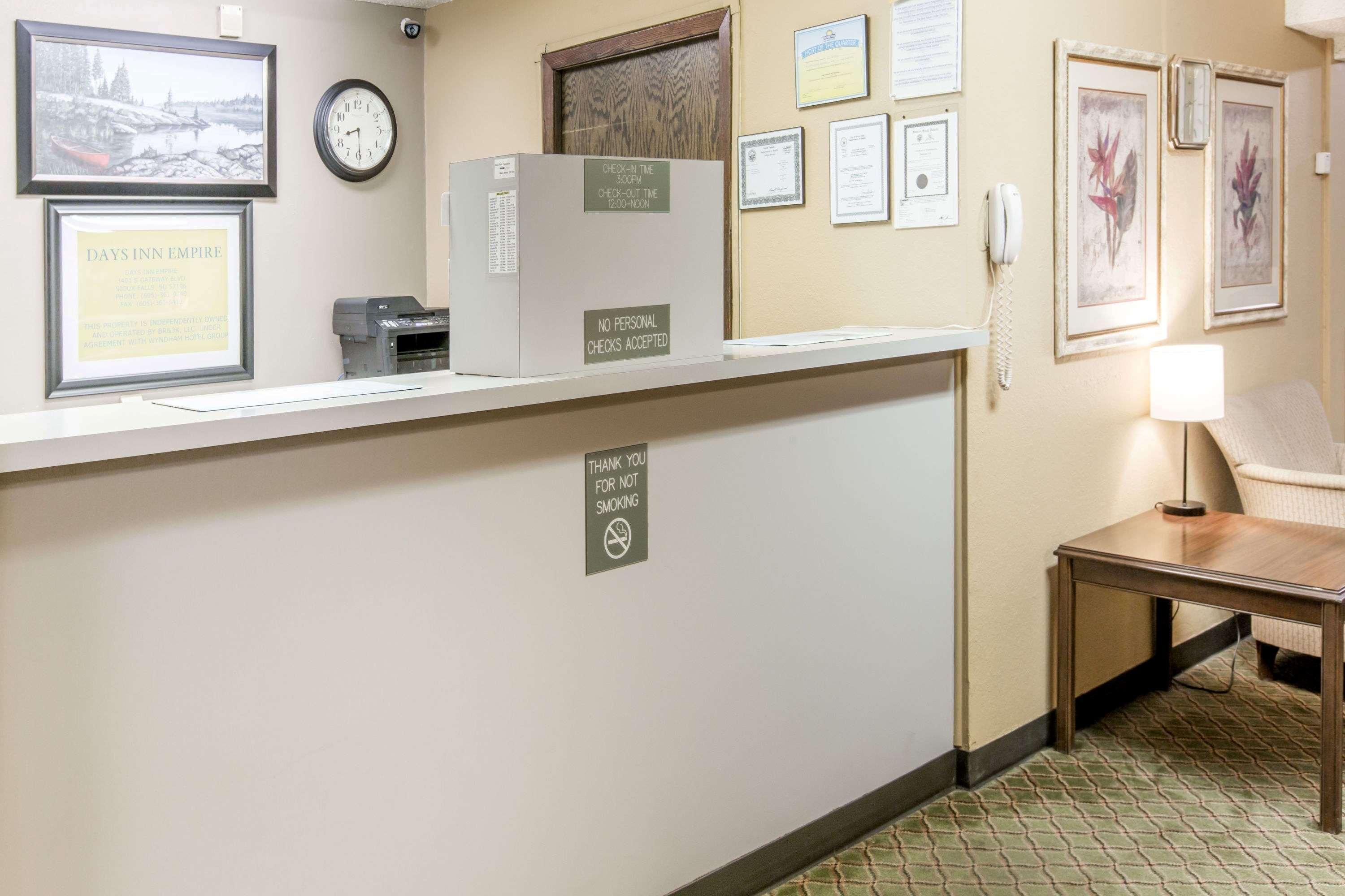 Days Inn By Wyndham Sioux Falls Esterno foto
