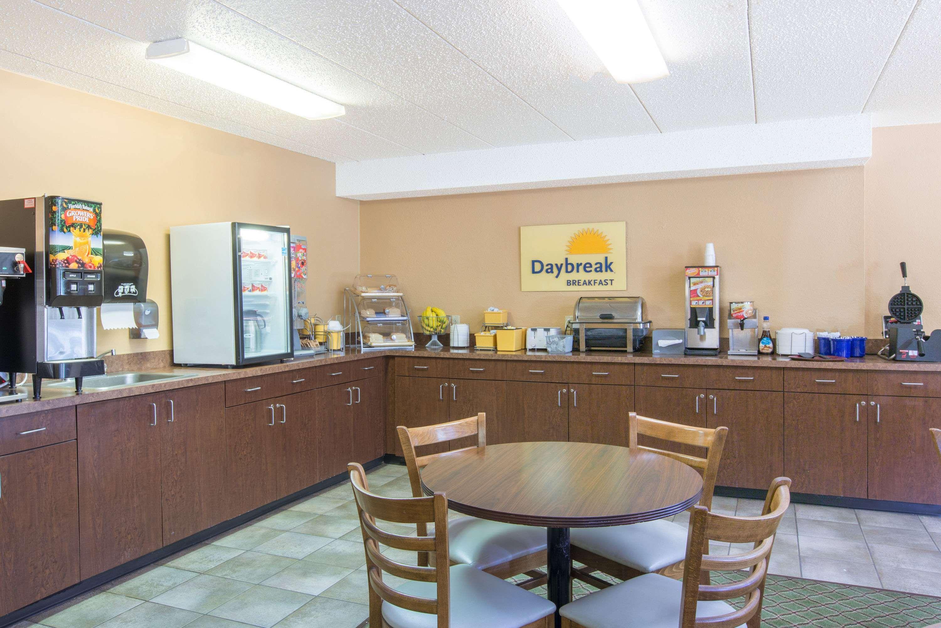 Days Inn By Wyndham Sioux Falls Esterno foto