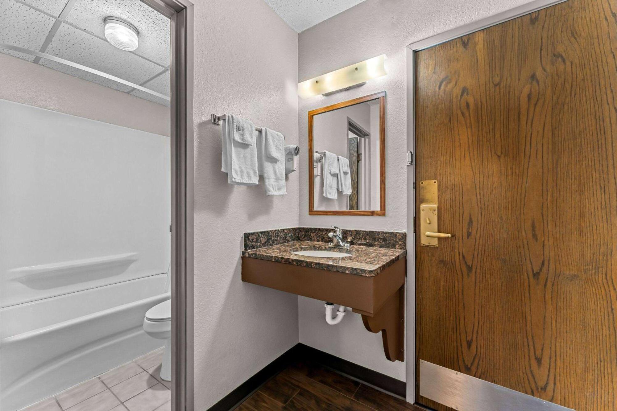 Days Inn By Wyndham Sioux Falls Esterno foto