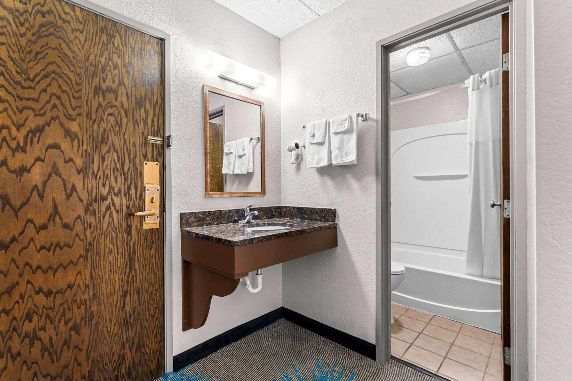 Days Inn By Wyndham Sioux Falls Esterno foto